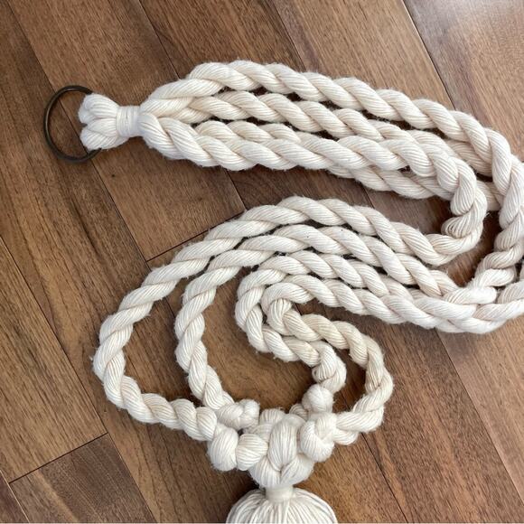 Vintage | 1970s Handmade Yarn Macrame Hanging Plant Hanger Cream Boho Home Decor - Picture 3 of 5